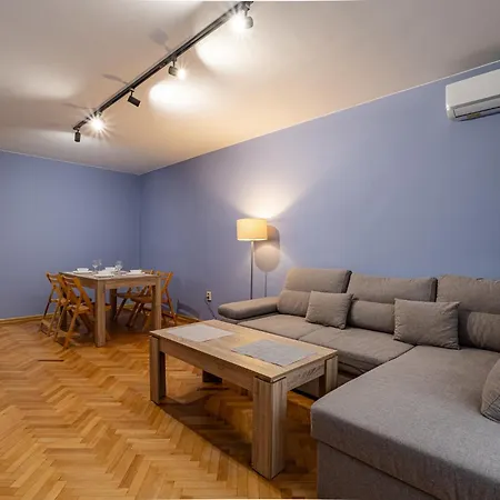 Peaceful With Free Parking Διαμέρισμα *