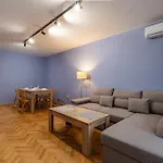 Peaceful With Free Parking Apartament *