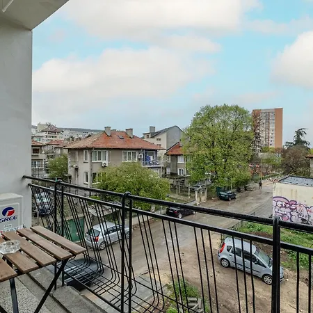 Peaceful With Free Parking Appartement Varna