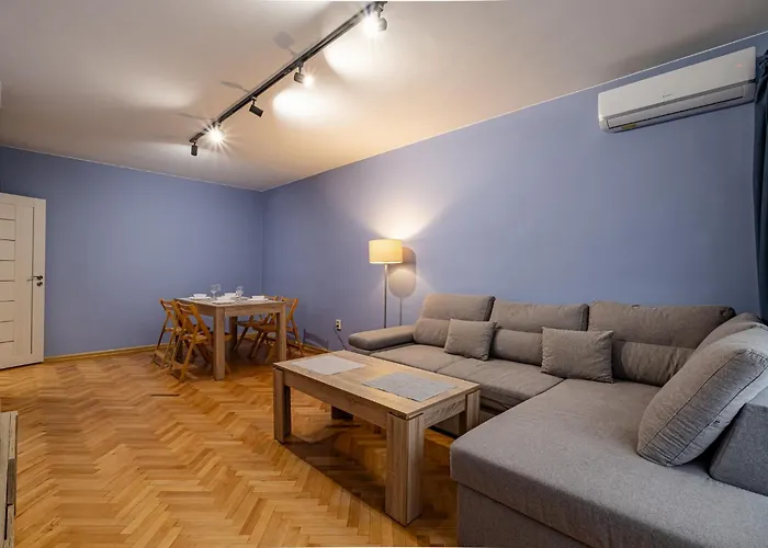 Peaceful With Free Parking דירה *