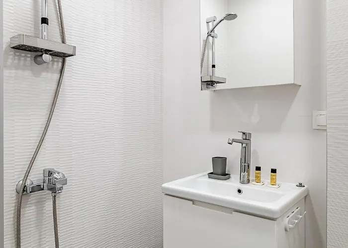 דירה Peaceful With Free Parking