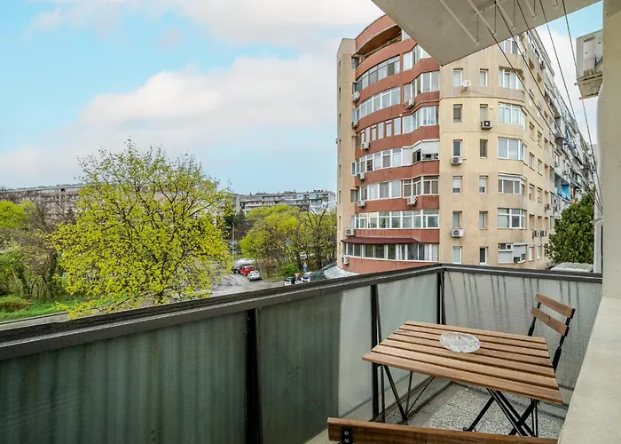 Peaceful With Free Parking דירה וארנה