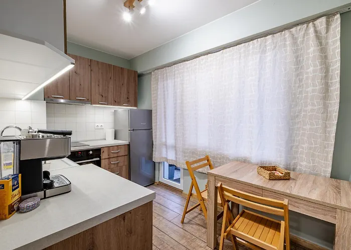 Peaceful With Free Parking דירה *