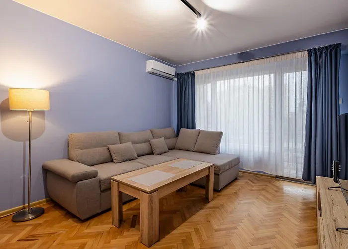 Peaceful With Free Parking דירה