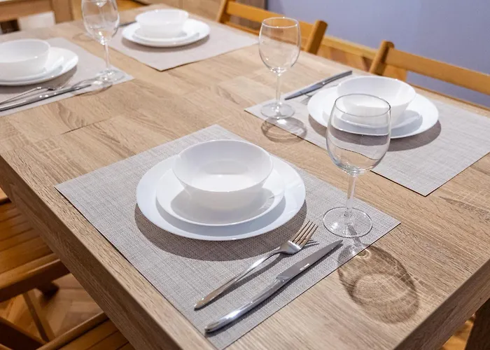 Peaceful With Free Parking דירה וארנה