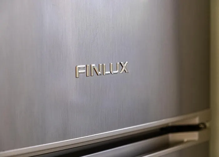 Peaceful With Free Parking דירה וארנה